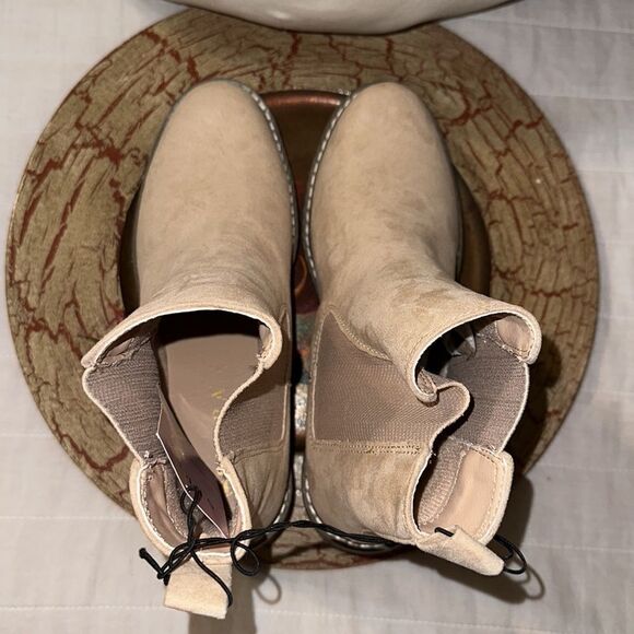 SERRA 8 PUTIAN Ivory Cream Tan Soles Combat Ankle Slip on Boots - Picture 6 of 13